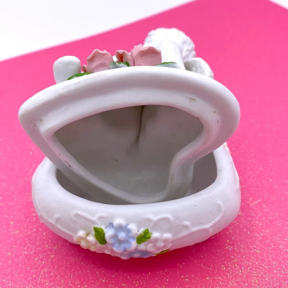 Vintage White Porcelain Cherub Angel Heart Shaped Trinket Box Valentines Gift